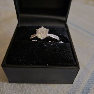 Dazzling Silver Women's Ring